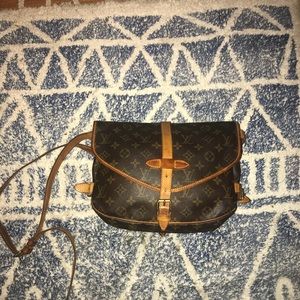 🌟SALE🌟 Authentic Vintage Louis Vuitton Saumur 30
